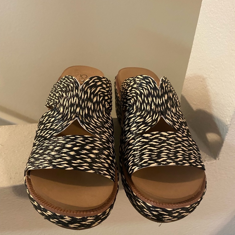 Corkys Golden Hour Black and Tan Women’s Slip On Sandals. Size 8. NWOT. - Picture 3 of 7